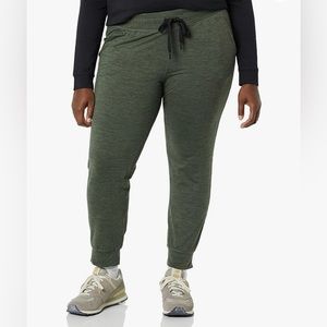 Amazon Essentials Women's Brushed Tech Stretch Jogger Pant